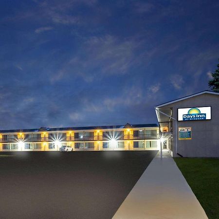 Days Inn By Wyndham Birch Run Exteriér fotografie