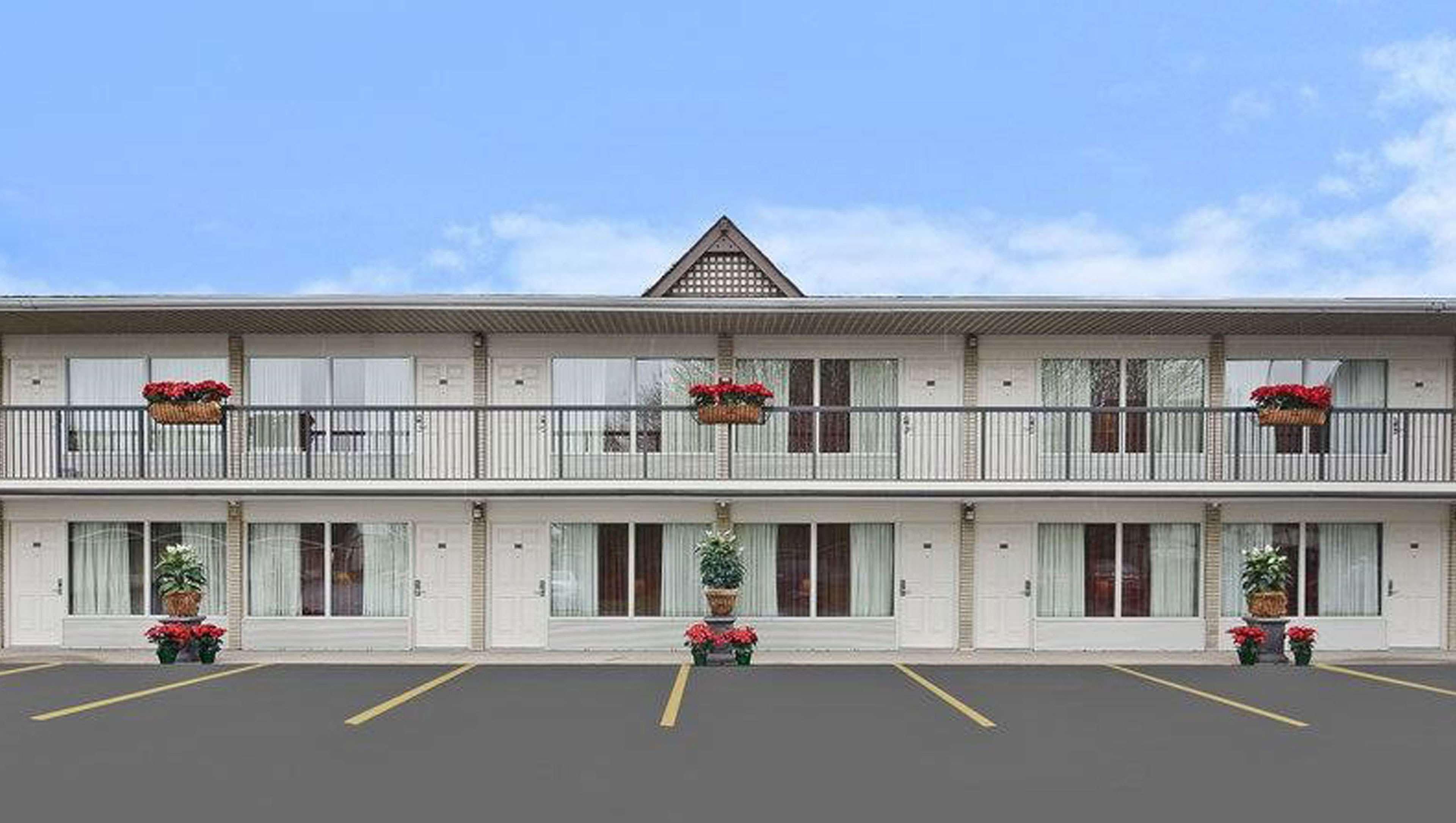 Days Inn By Wyndham Birch Run Exteriér fotografie