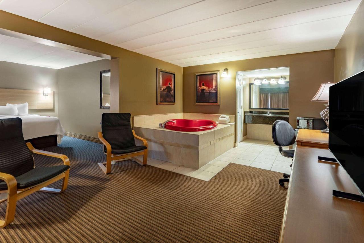 Days Inn By Wyndham Birch Run Exteriér fotografie
