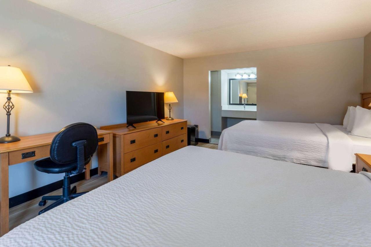 Days Inn By Wyndham Birch Run Exteriér fotografie