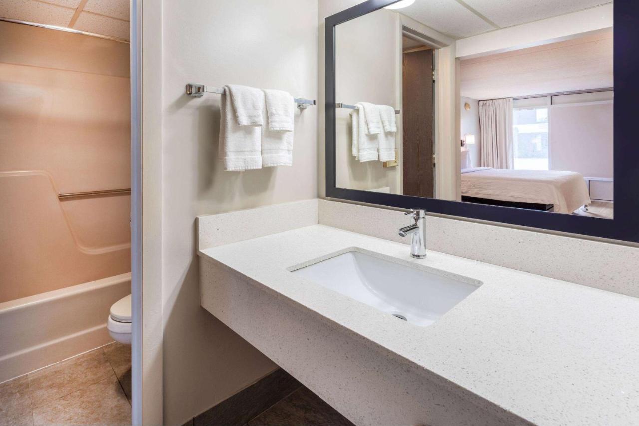 Days Inn By Wyndham Birch Run Exteriér fotografie