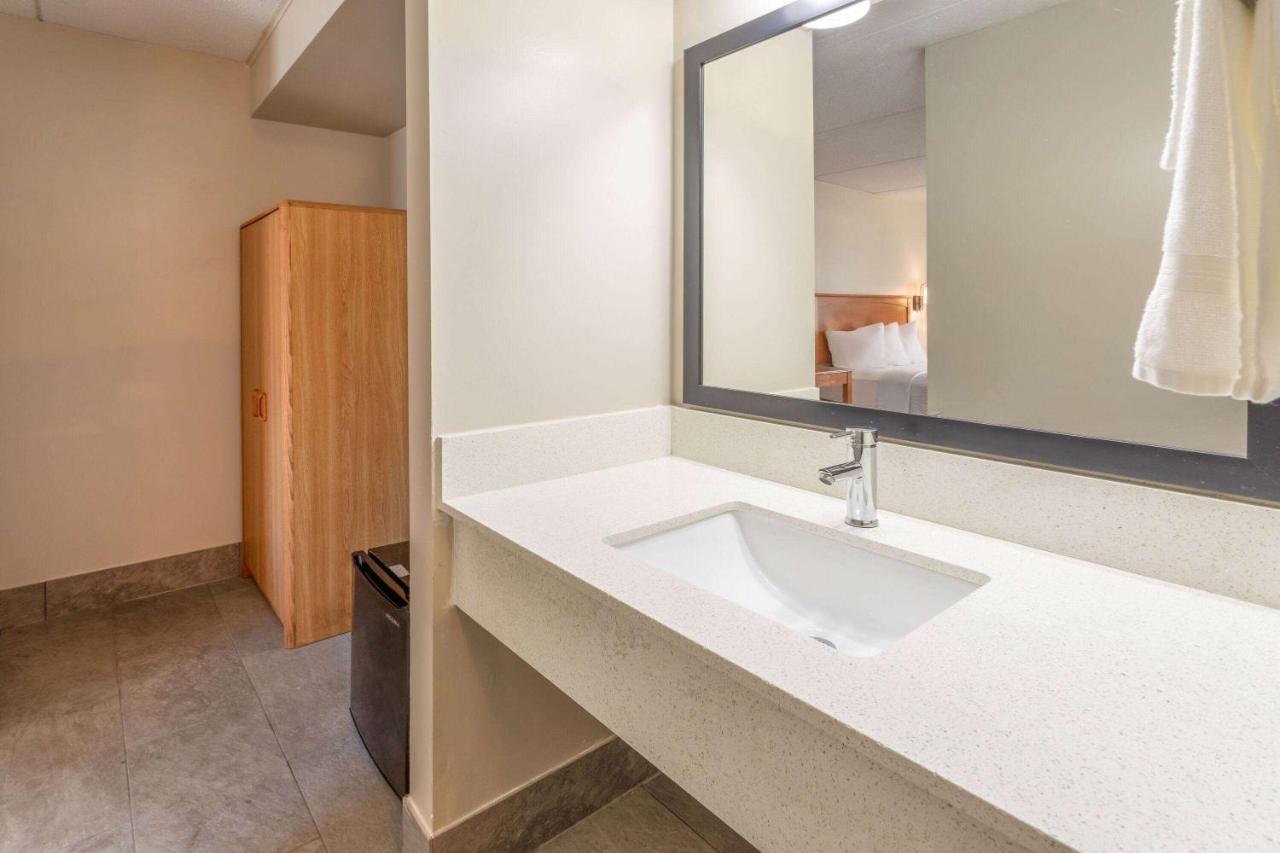 Days Inn By Wyndham Birch Run Exteriér fotografie