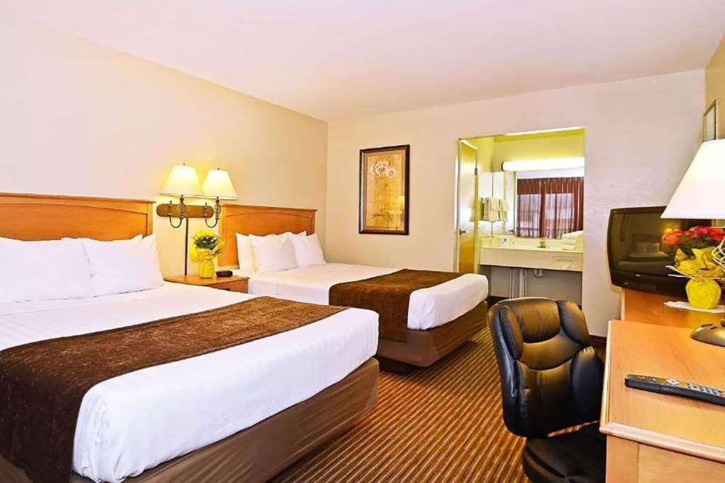 Days Inn By Wyndham Birch Run Pokoj fotografie